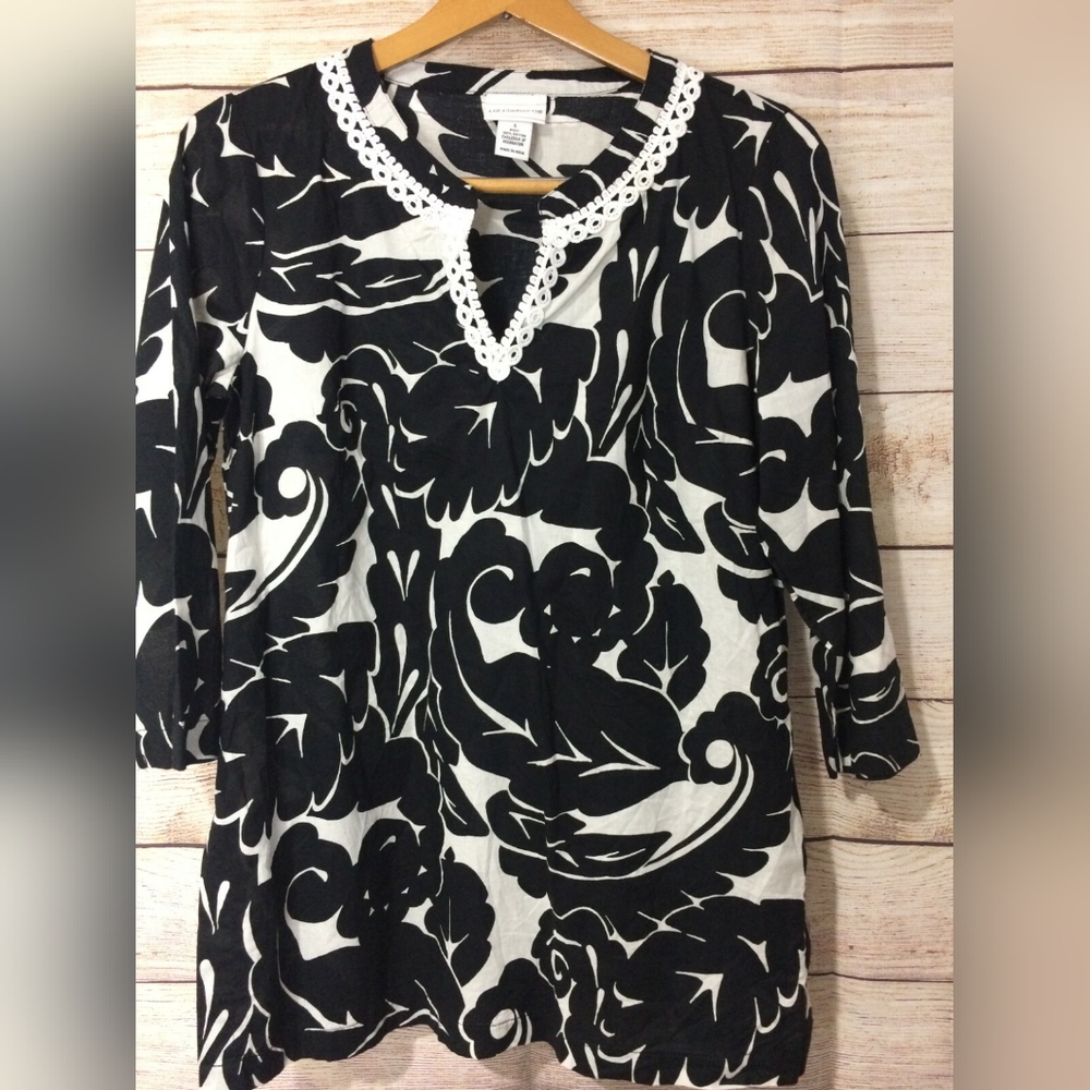 EUC Liz Claiborne Black and White Patterned Lightweight 3/4 Sleeve XL Top